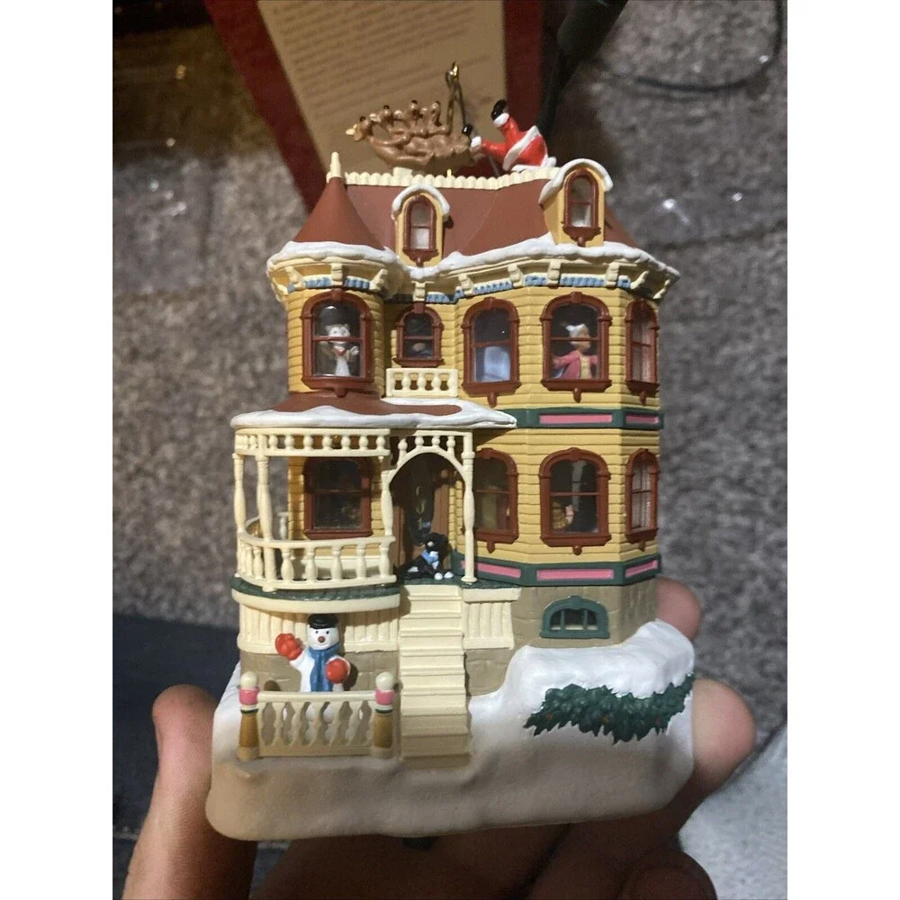 Hallmark Keepsake Ornament 2001 Up On The Housetop Magic Light Motion Sound